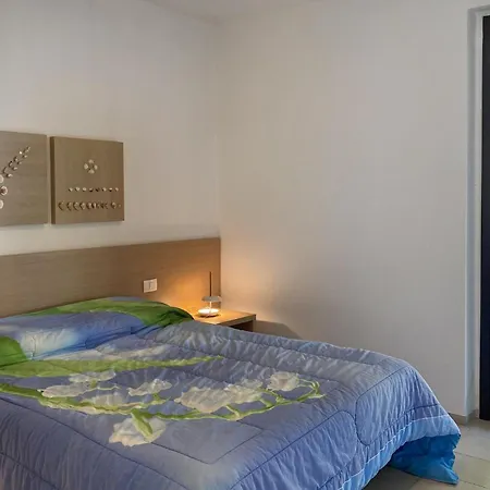 Awesome In With Kitchen Holiday home